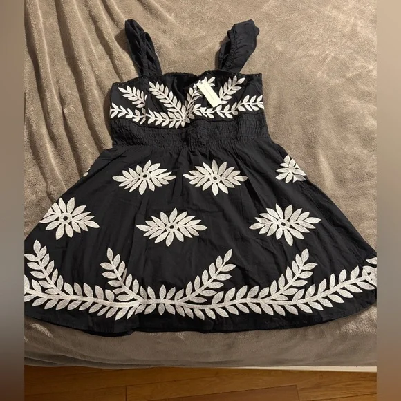 ✨ Anthropologie Ruffle-Strap Embroidered Smocked Mini Dress Sz L - Picture 4 of 7